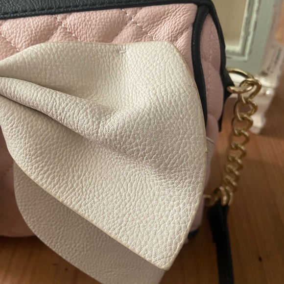 Betsey Johnson pink purse - Picture 4 of 16